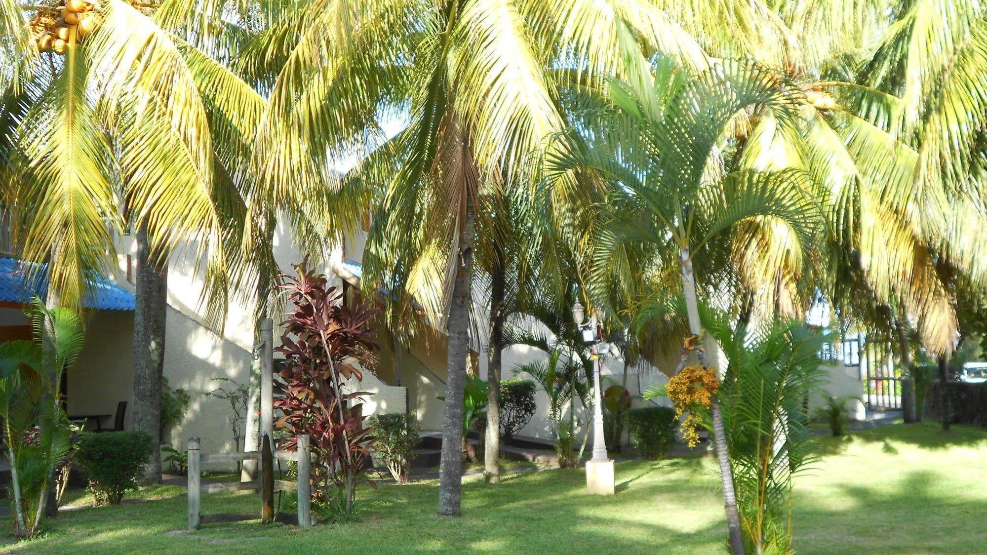 Le Grand Bleu Hotel Trou aux Biches Esterno foto